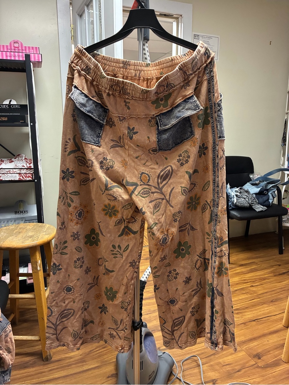Easel Brown Floral Lounge Sweatpants with Charcoal Patch Details 2x Women - Picture 9 of 12